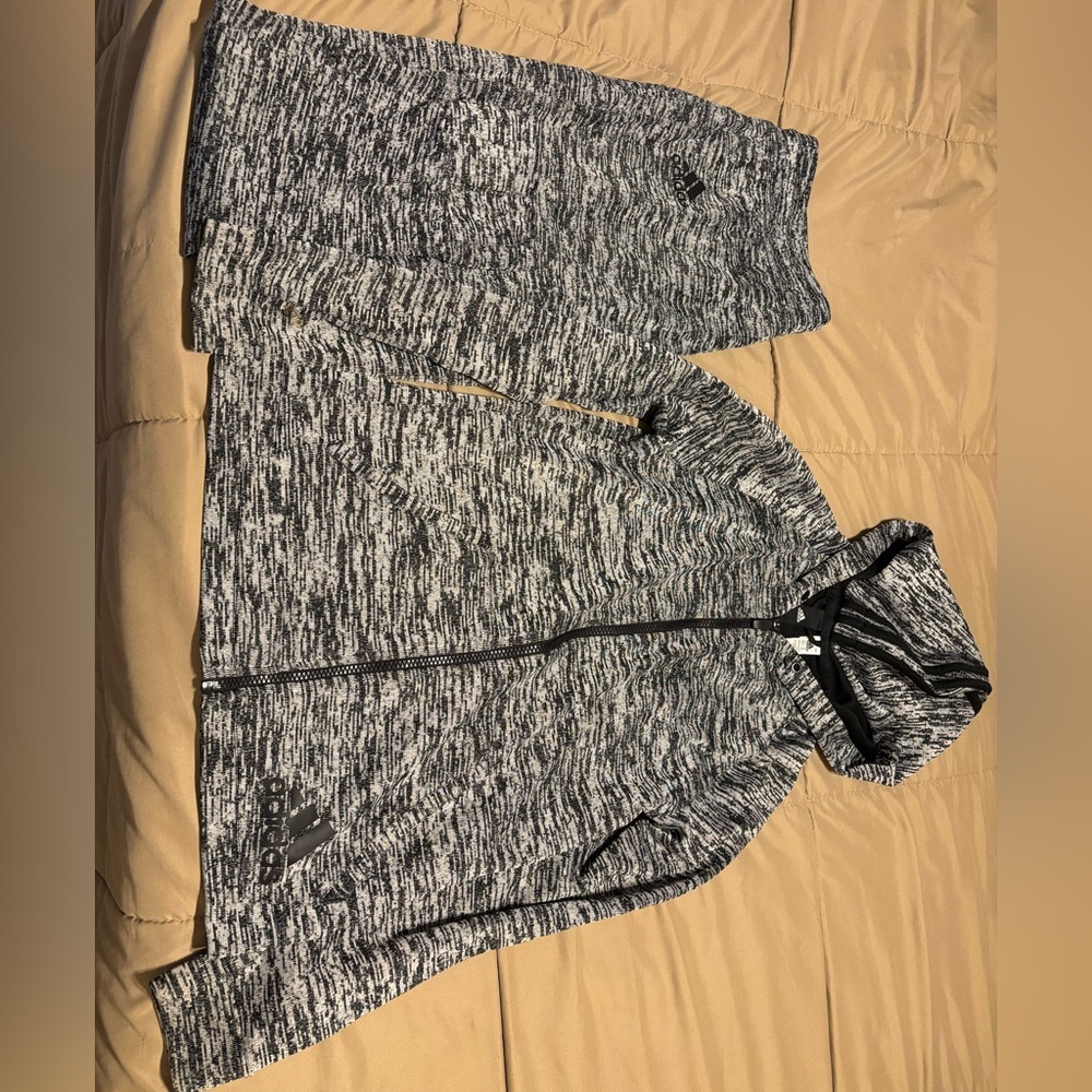 Size M Adidas matching set 
Great condition